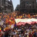 Manifestantes en la vía Laietana y la plaza Urquinaona de Barcelona | Foto: Robert Bonet, vía Wikicommons