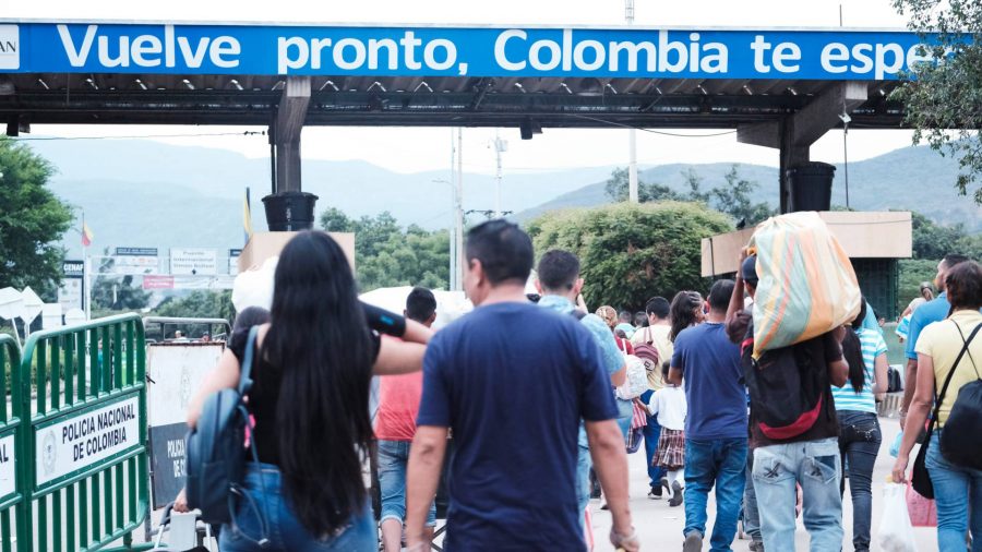 Venezolanos cruzan a Colombia. Diálogo Político