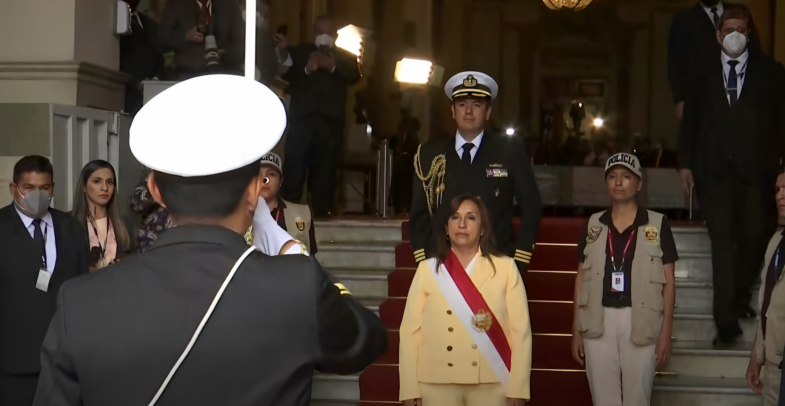 Dina Boluarte asume la presidencia en el Perú