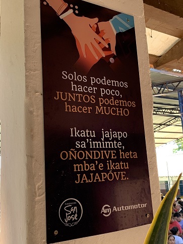 Cartel bilingüe en la elección paraguaya - Foto de Carmen Ramírez