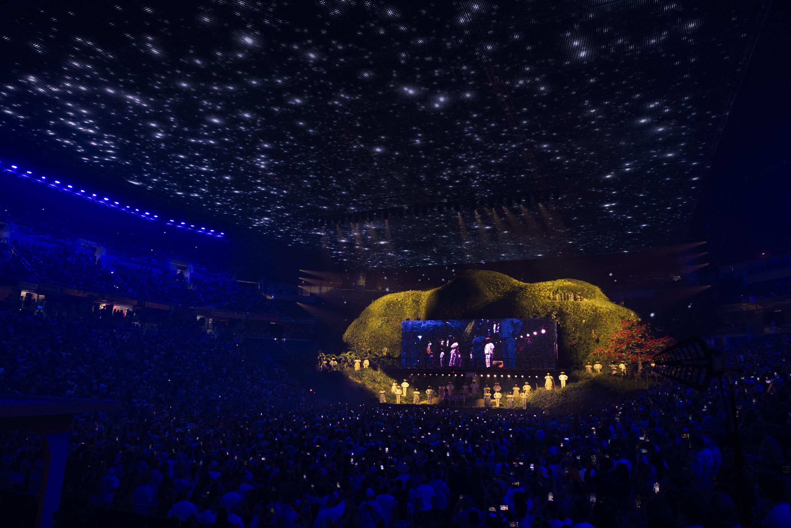 Bad Bunny en su concierto "La Casita" en Puerto Rico. Julio de 2025. Fuente: Ricardo Arduengo/AFP via Getty Images.