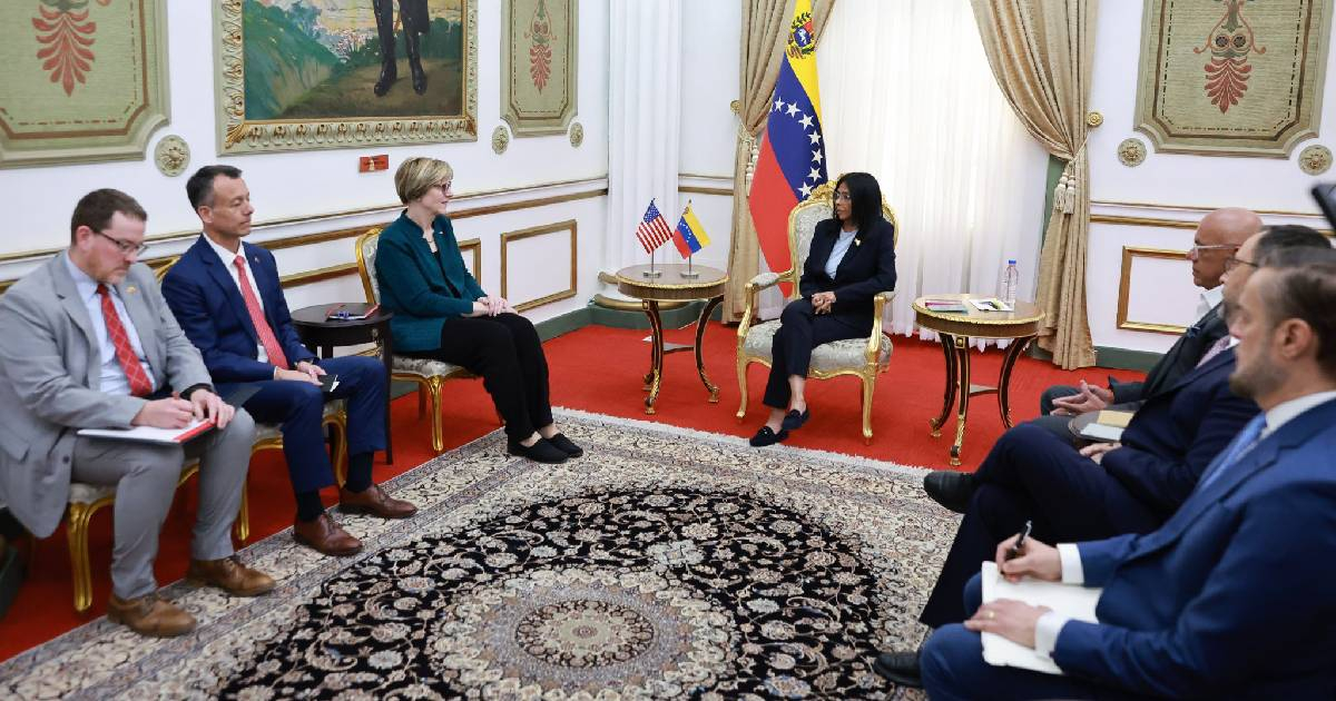 Reunión entre encargada de negocios EE.UU. Laura Dogu y Delcy Rodríguez en Venezuela. Fuente: Gobierno de Venezuela