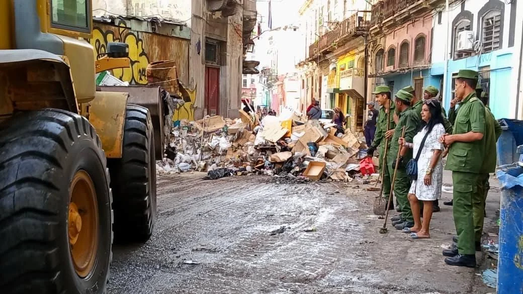 Reclutas en La Habana en tareas de recogida de basura en 2025. Fuente: Asamblea del Poder Popular de Centro Habana 