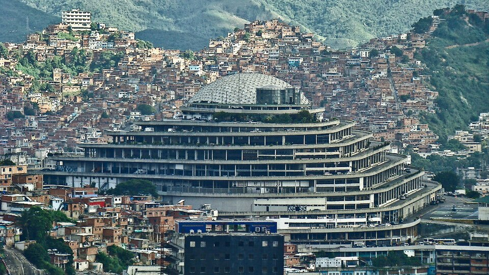 El Helicoide, el principal centro de reclusión de presos políticos en Caracas. Fuente: Wikipedia