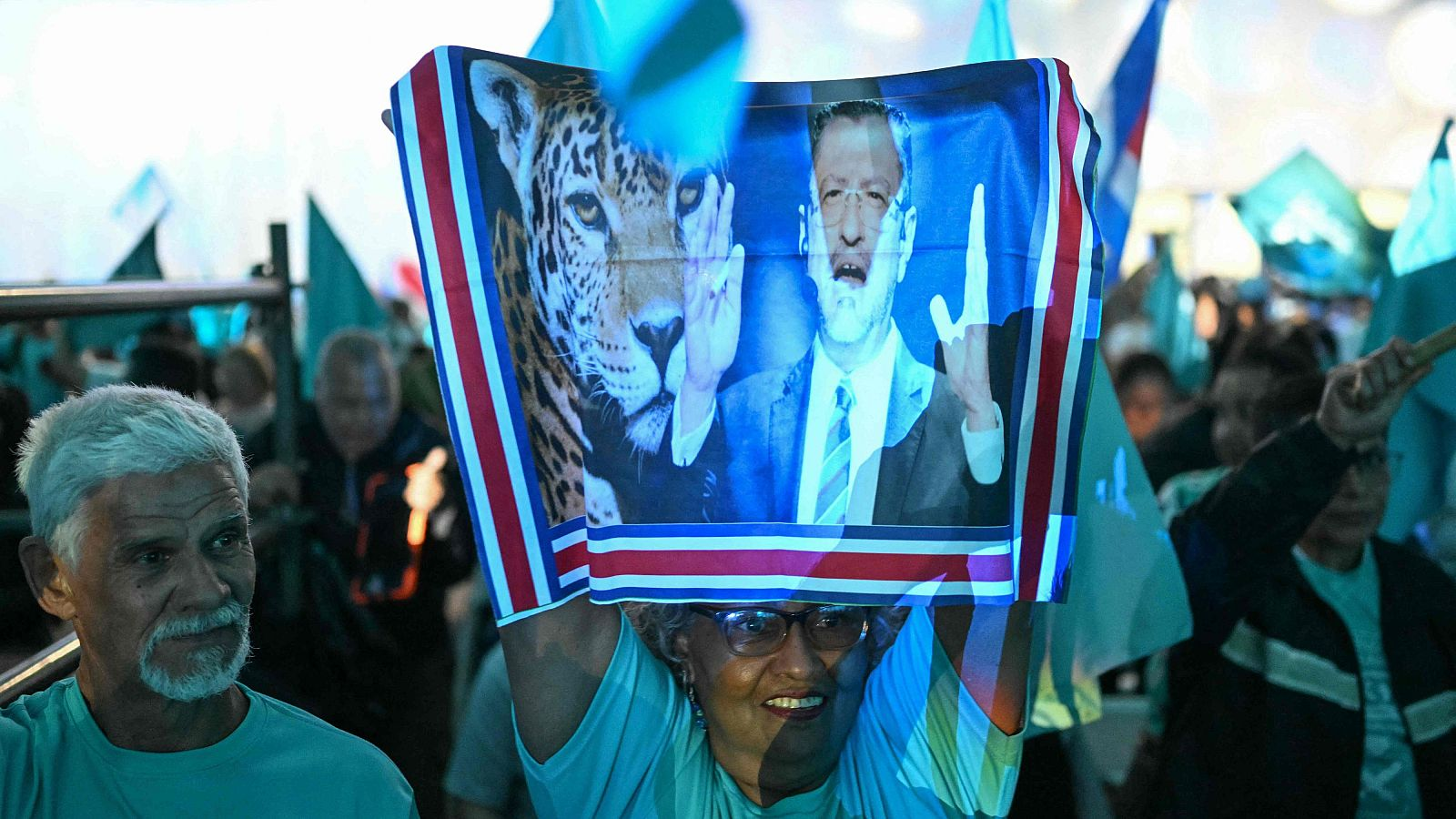 Campaña electoral con la imagen del presidente Rodrigo Chaves. Fuente: RTVE