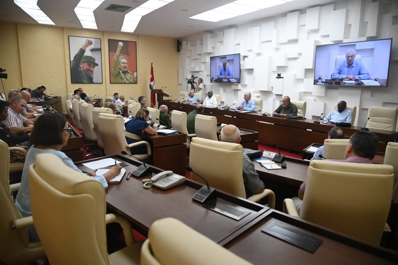 Miguel Díaz Canel anuncia negociaciones con EEUU en conferencia de prensa. Foto: X PCC