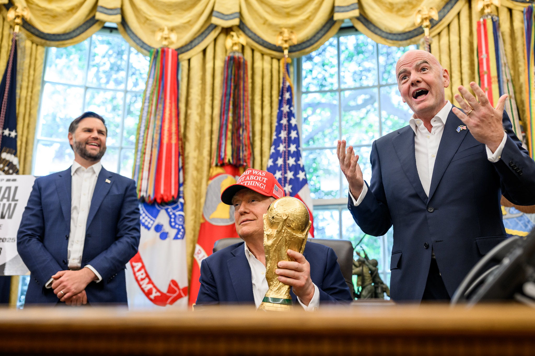 JD Vance, Donald Trump y Gianni Infantino. Anuncio de sorteo para el Mundial 2026. Foto: Flickr