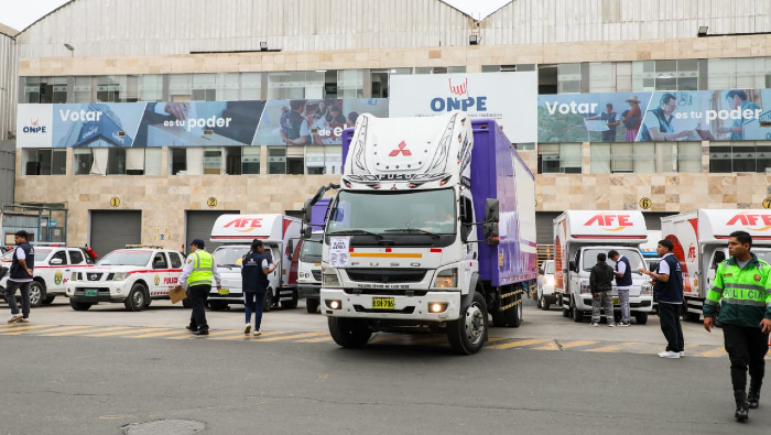 Traslado de material de las elecciones primarias en Perú. Foto: gobierno de Perú