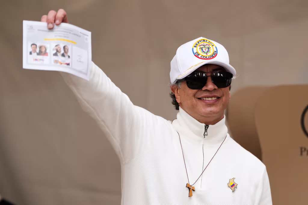 El expresidente colombiano Gustavo Petro durante la segunda vuelta presidencial, Bogotá. Foto: AP