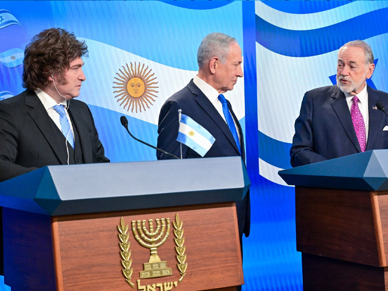 Netanyahu con el presidente Milei y el embajador Huckabee© Koby Gideon/GPO
